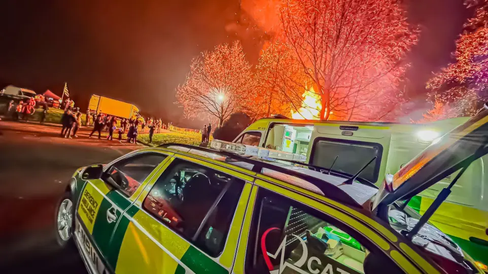 ambulance cateye medical team