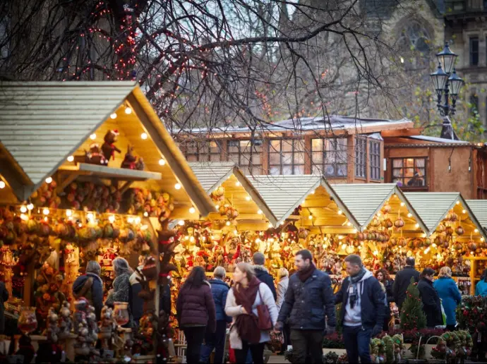 Christmas market first aid cover